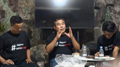 Pengamat politik dan pegiat pemilu Yusfitriadi menyampaikan kritik terkait keterlambatan pembentukan Pansel KPU dan Bawaslu di Cibinong, Kabupaten Bogor.