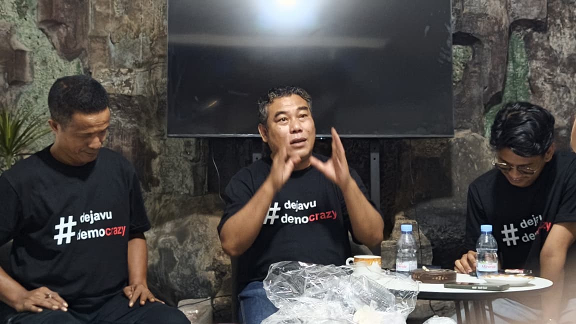 Pengamat politik dan pegiat pemilu Yusfitriadi menyampaikan kritik terkait keterlambatan pembentukan Pansel KPU dan Bawaslu di Cibinong, Kabupaten Bogor.