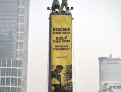 Spanduk Greenpeace di Bundaran HI, Kenapa Polda Turun Tangan?