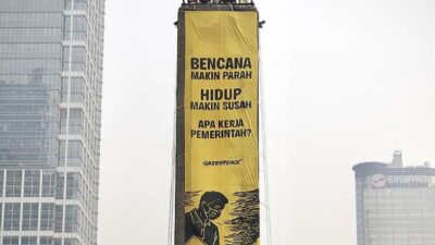 Spanduk Greenpeace di Bundaran HI, Kenapa Polda Turun Tangan?
