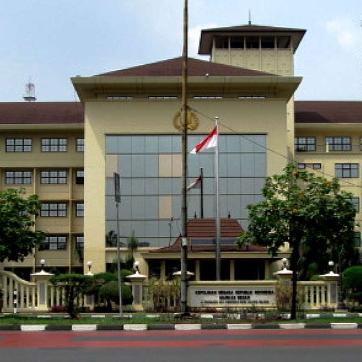 Tagline Polri dari Masa ke Masa, Promoter hingga Polisi Bersama Masyarakat 1 header kontak