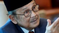 IQ B.J. Habibie Disebut 200, Ini Profil dan Jejak Prestasinya