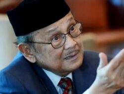 IQ B.J. Habibie Disebut 200, Ini Profil dan Jejak Prestasinya