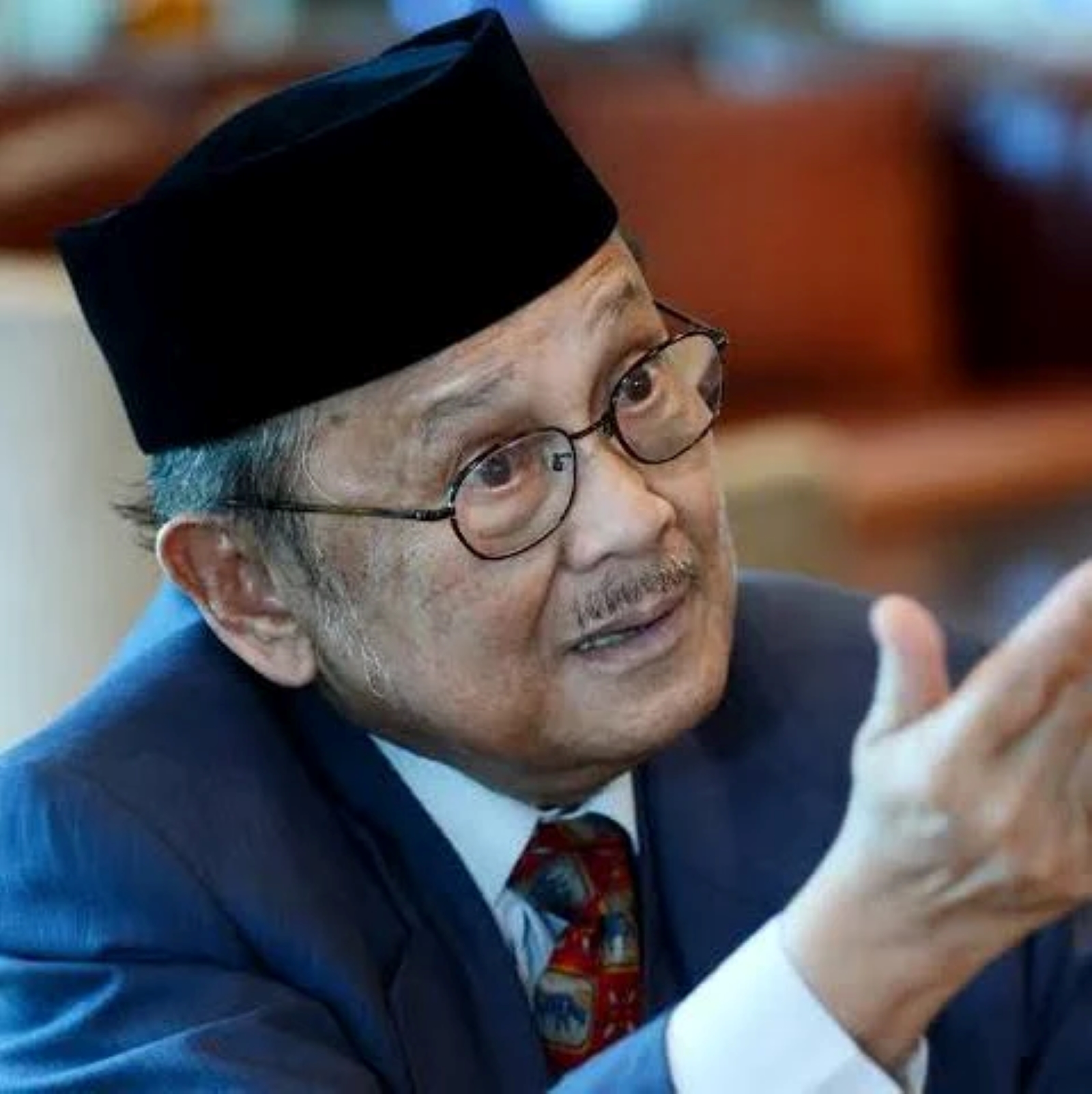 IQ B.J. Habibie Disebut 200, Ini Profil dan Jejak Prestasinya 1 images