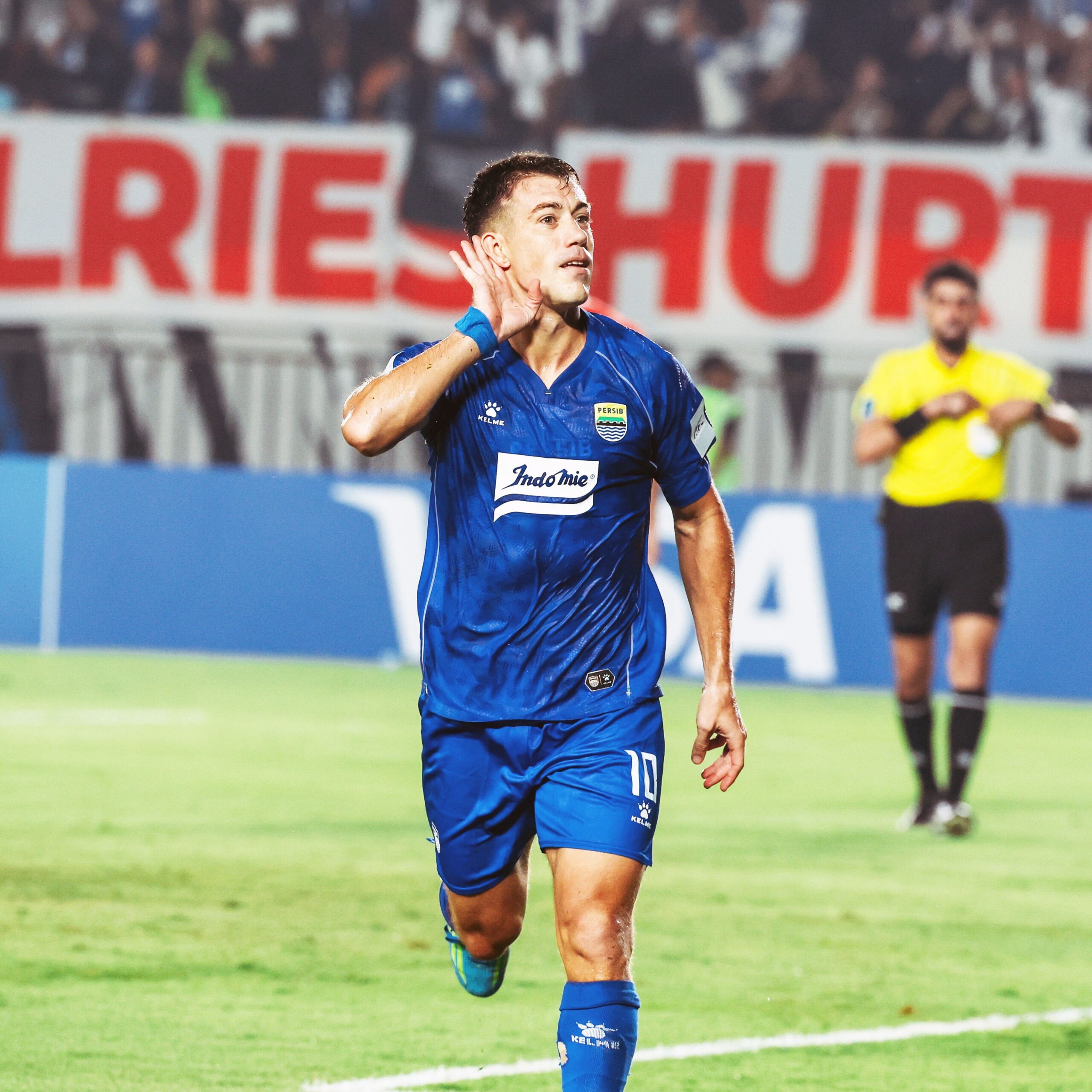Mariano Peralta merayakan kemenangan atas Cong Viettel FC pada pertandingan Grup E AFC Champions League Two 2026/2027.