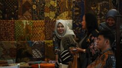 Merawat Warisan Leluhur: Strategi Kreatif Memperkenalkan Busana Tradisional ke Kancah Dunia