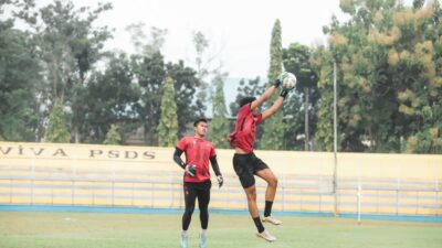Atlet muda menjalani latihan olahraga dengan pendampingan pelatih sebagai bagian dari pembinaan berbasis sports science.