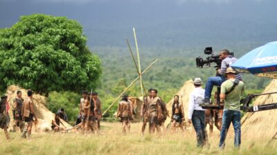 Produksi film Indonesia sebagai gambaran perkembangan industri perfilman nasional dan potensi film lokal di bioskop Tanah Air.