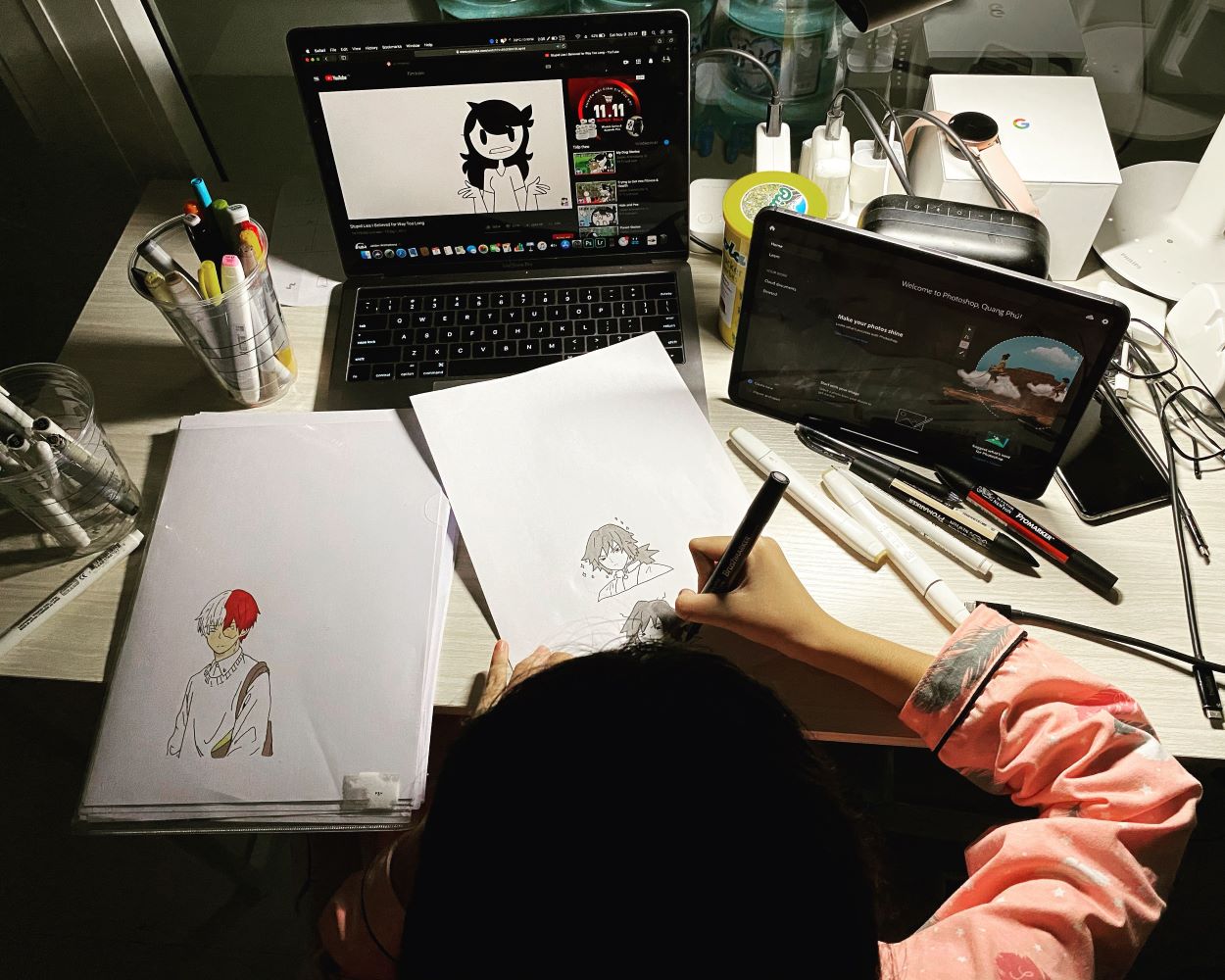 Animator mengerjakan produksi animasi digital di studio kreatif sebagai gambaran potensi industri animasi nasional menembus pasar global.